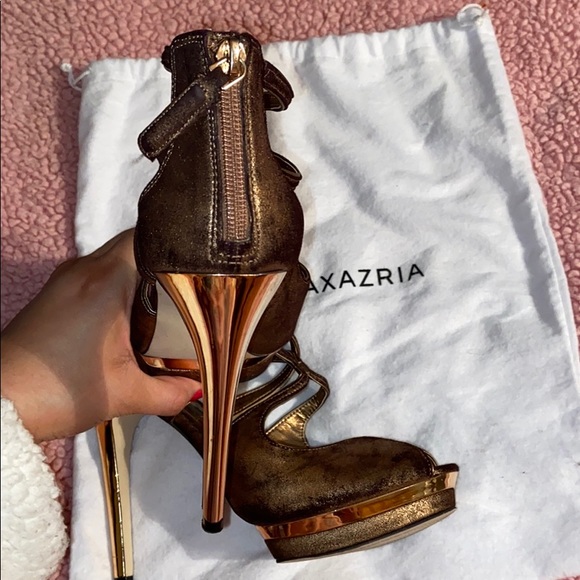 🚨2/$10‼️BcbgMaxAzria bronze heels - Picture 6 of 8